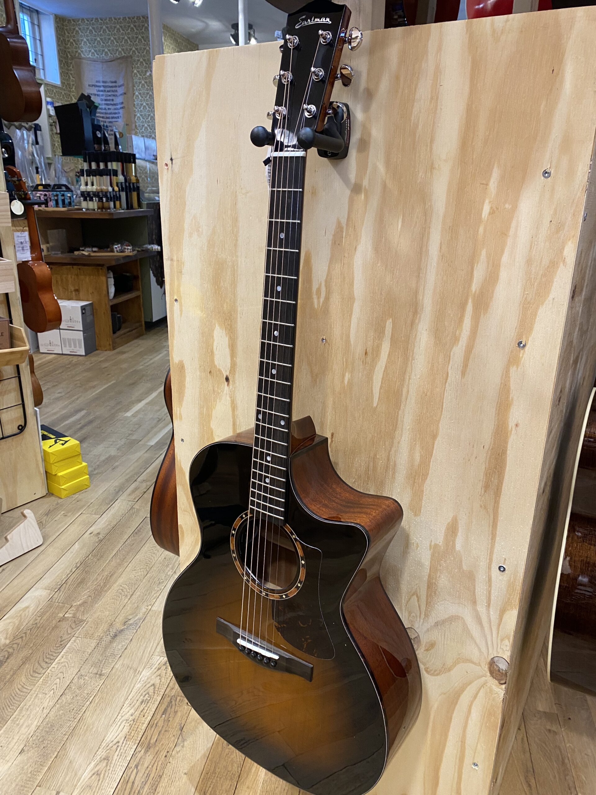 Eastman AC122-2CE-DLX-SB