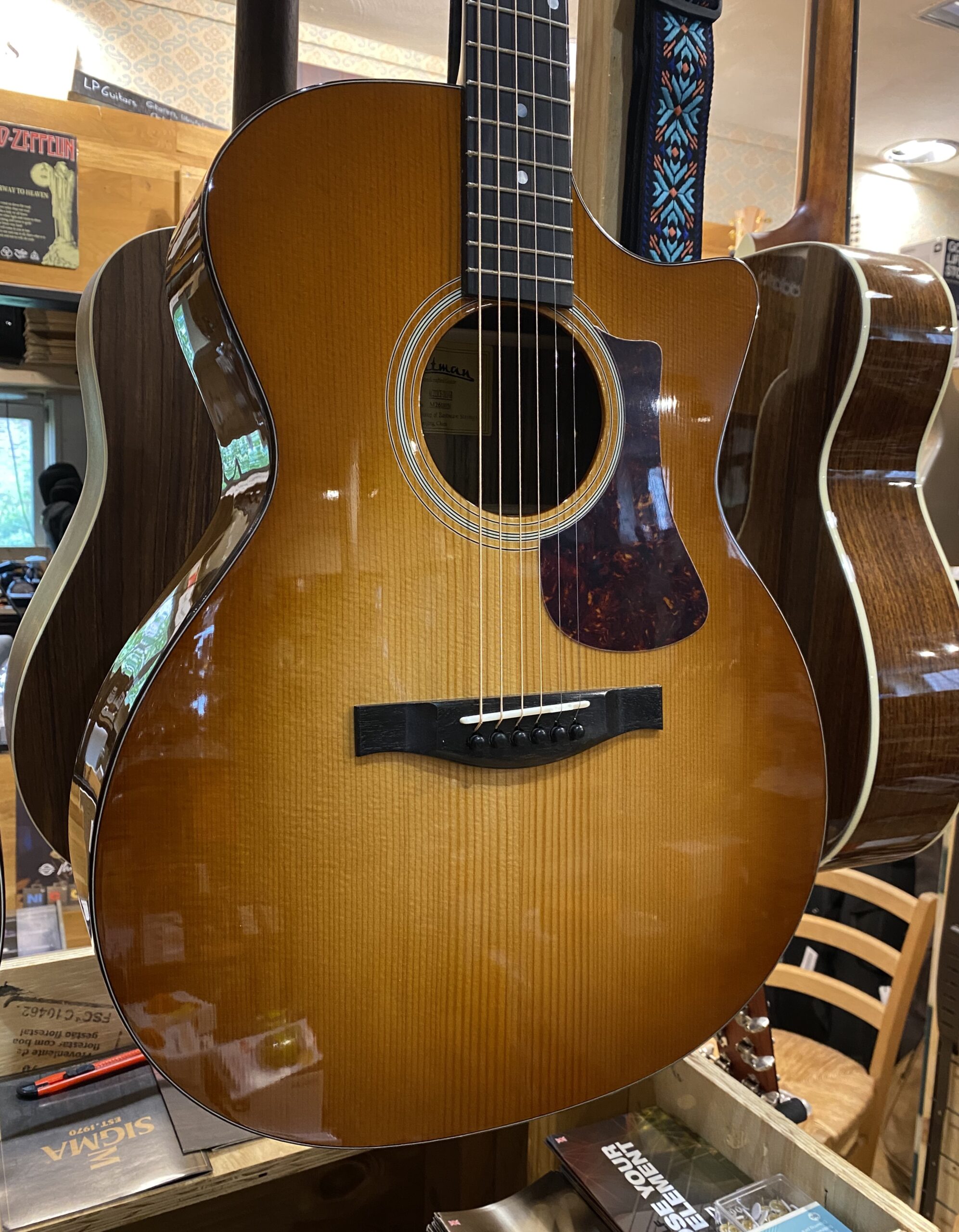 Eastman AC222-CE DLX Goldburst - Afbeelding 2